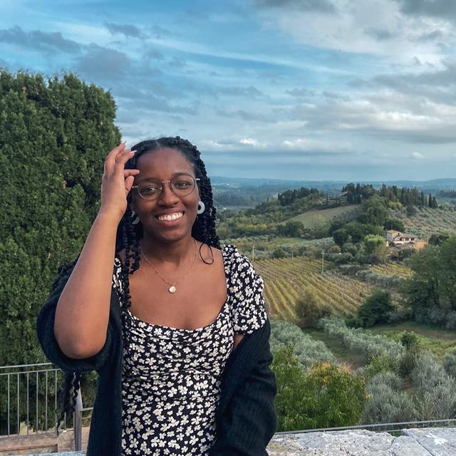 Monique Lowe avatar