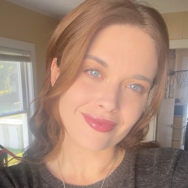 Emily Jayne Adams avatar