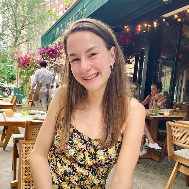 Lizzie Lawson avatar