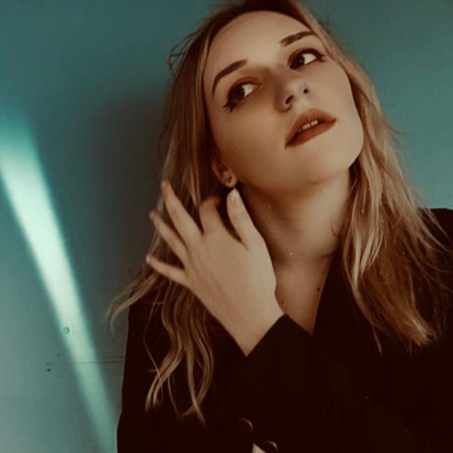 Erin Lewis avatar