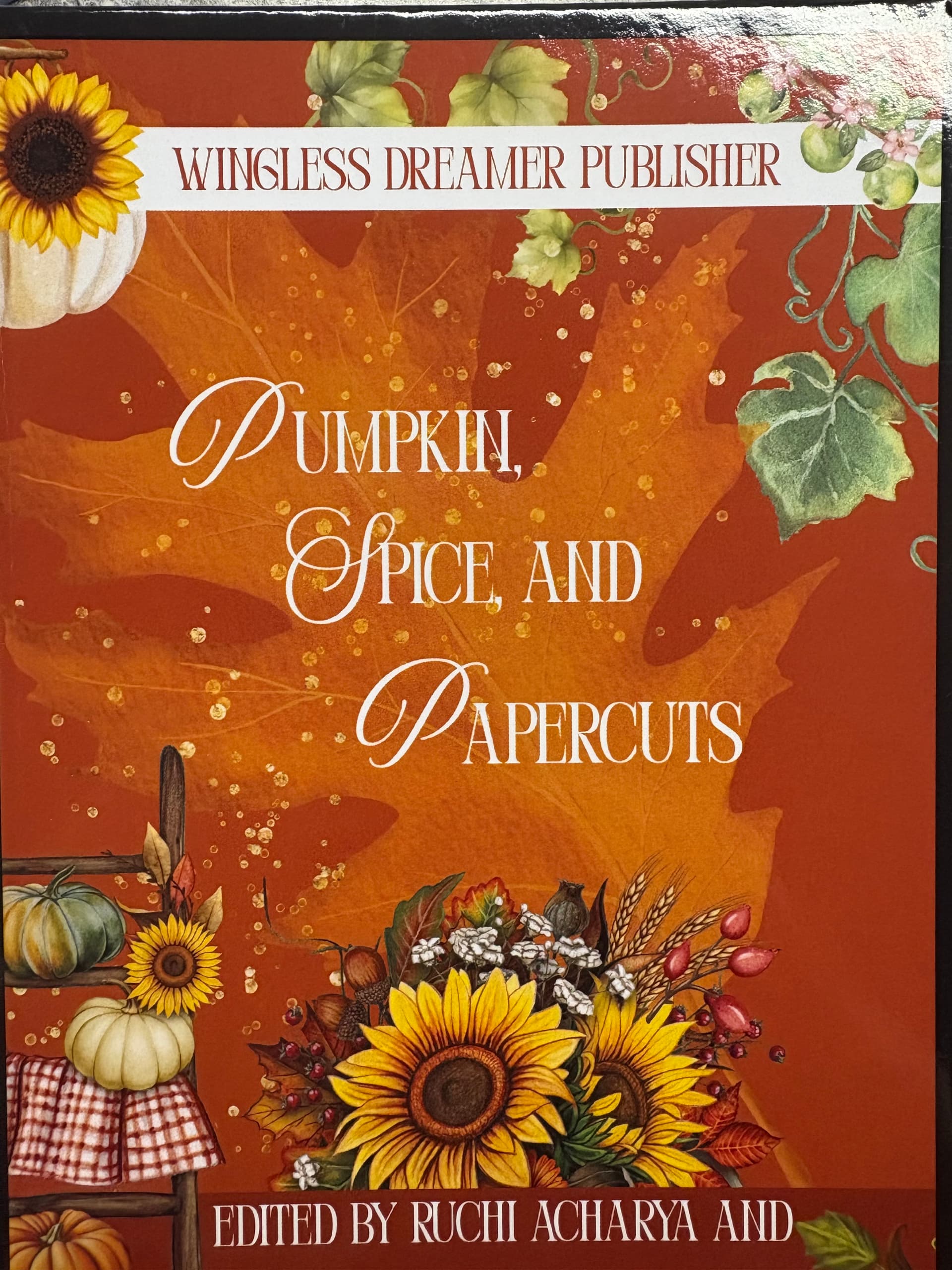 Book cover of Pumpkin Spice and Papercuts by Alexandra Grant